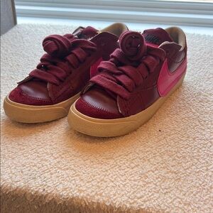 Nike Red and Pink Sneakers Low-Top Lace-Up